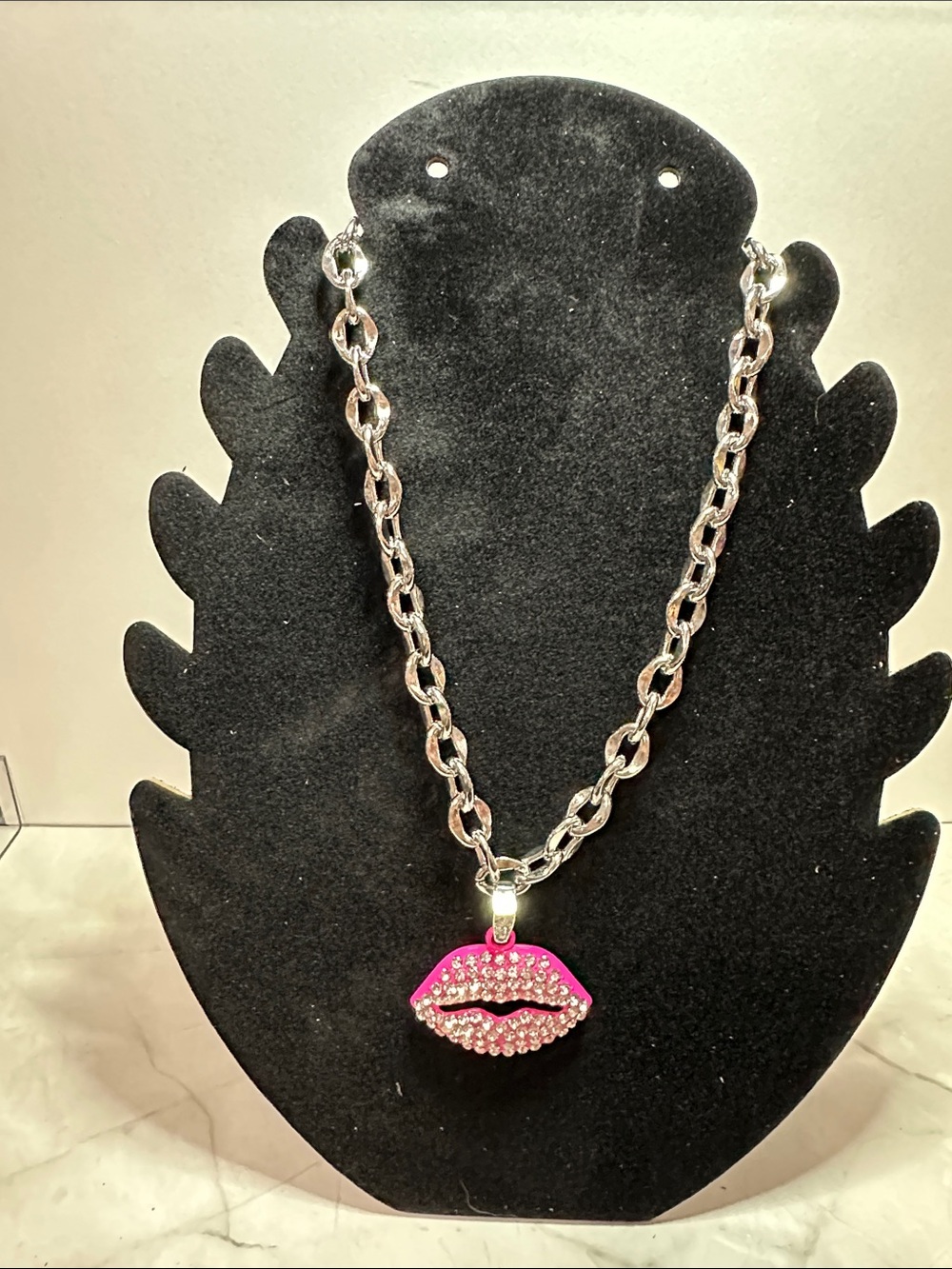 paparazzi Silver-Tone Chain Necklace with Hot Pink Crystal Lip Charm